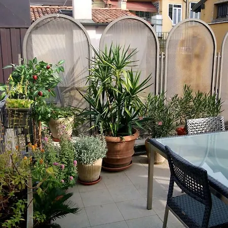 The Jasmine Terrace Retreat Apartament