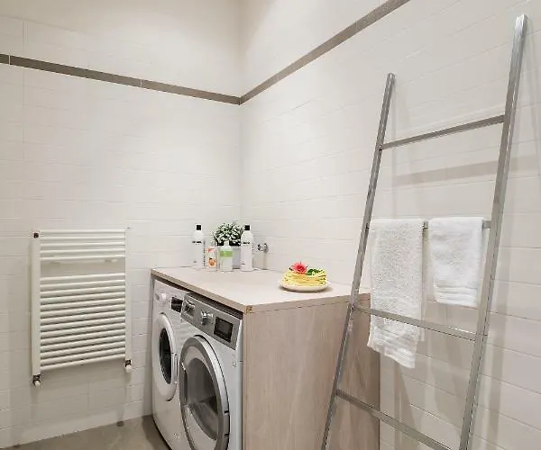 شقة The Jasmine Terrace Retreat بولونيا